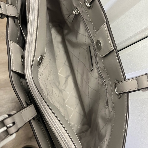 Michael Kors Jet Set Travel Large Commuter Tote - Picture 4 of 5